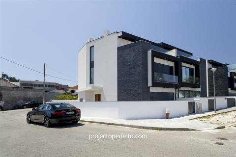 Moradia Geminada T3 Venda em Rio Meão,Santa Maria da Feira