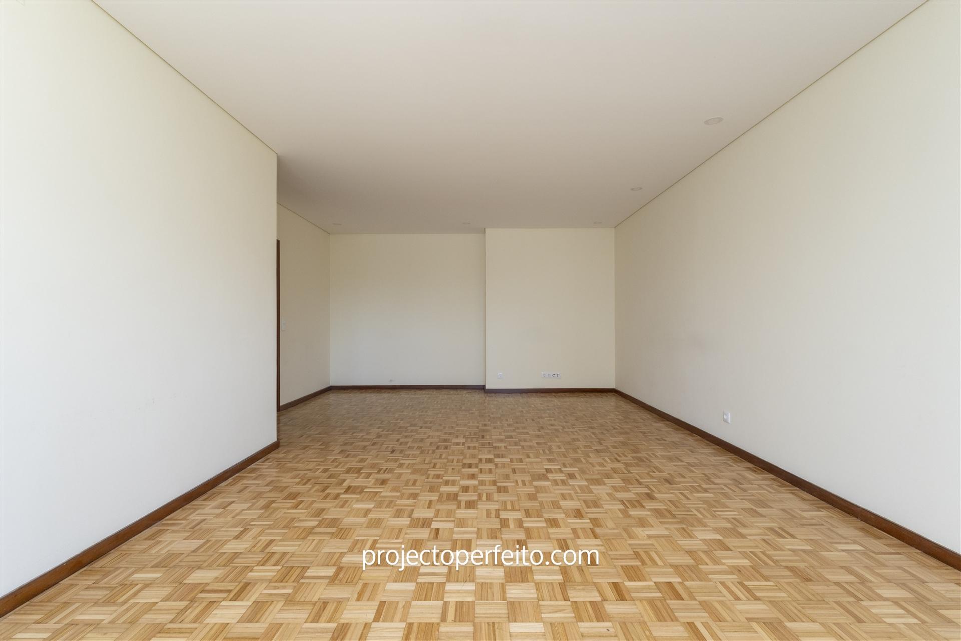 Apartamento T3+1 Arrendamento em Espinho,Espinho