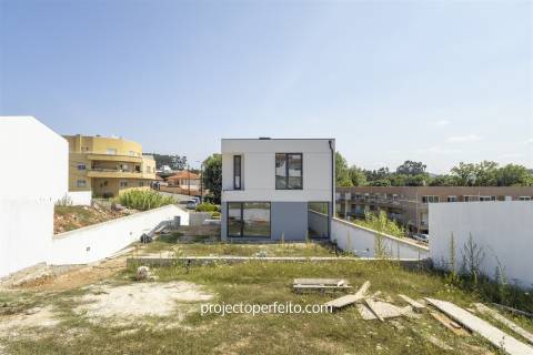 Moradia Geminada T3+1 Venda em São Félix da Marinha,Vila Nova de Gaia