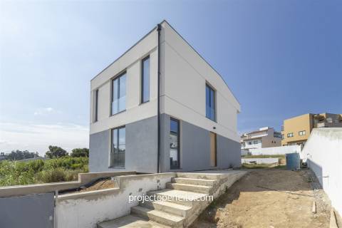 Moradia Geminada T3+1 Venda em São Félix da Marinha,Vila Nova de Gaia