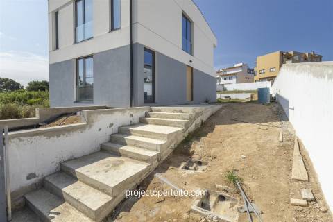 Moradia Geminada T3+1 Venda em São Félix da Marinha,Vila Nova de Gaia