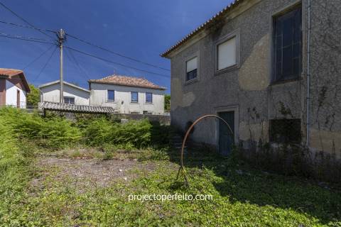 Moradia para Restaurar T4 Venda em Mozelos,Santa Maria da Feira