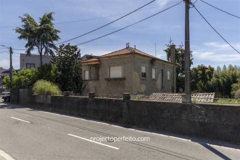 Moradia para Restaurar T4 Venda em Mozelos,Santa Maria da Feira