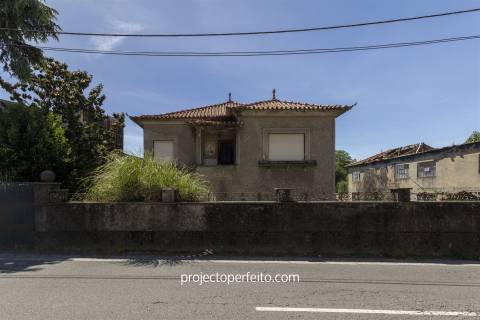 Moradia para Restaurar T4 Venda em Mozelos,Santa Maria da Feira