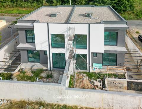 Moradia Geminada T3+1 Venda em Santa Maria da Feira, Travanca, Sanfins e Espargo,Santa Maria da Feira