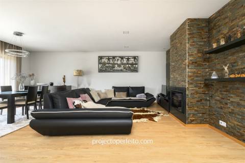 Moradia em Banda T3+2 Venda em Nogueira da Regedoura,Santa Maria da Feira