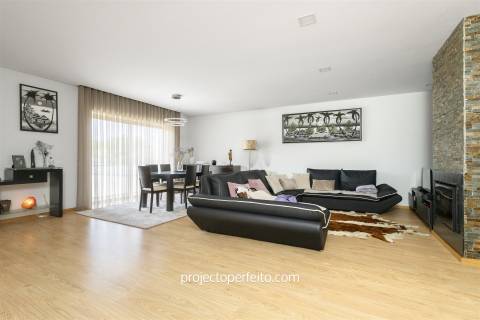 Moradia em Banda T3+2 Venda em Nogueira da Regedoura,Santa Maria da Feira