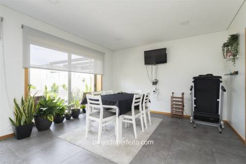 Moradia em Banda T3+2 Venda em Nogueira da Regedoura,Santa Maria da Feira