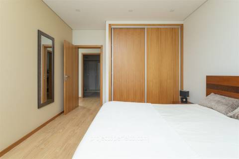 Moradia em Banda T3+2 Venda em Nogueira da Regedoura,Santa Maria da Feira