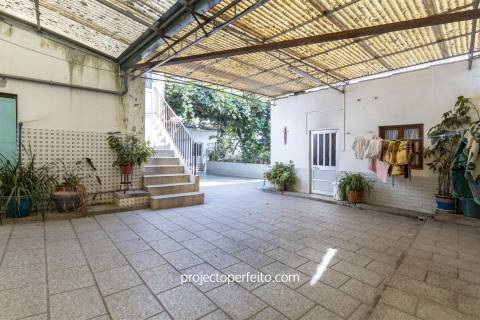 Moradia para Restaurar >=T10 Venda em Lourosa,Santa Maria da Feira