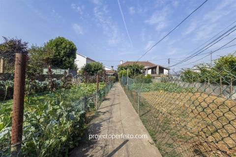 Moradia para Restaurar >=T10 Venda em Lourosa,Santa Maria da Feira