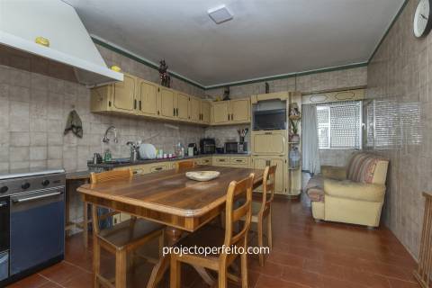 Moradia para Restaurar >=T10 Venda em Lourosa,Santa Maria da Feira