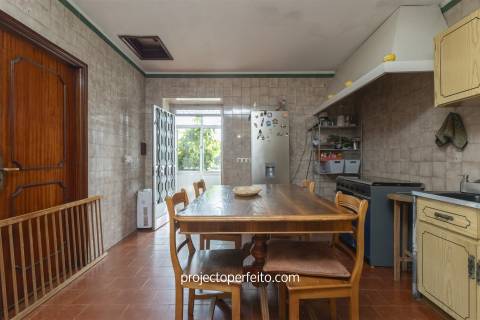 Moradia para Restaurar >=T10 Venda em Lourosa,Santa Maria da Feira