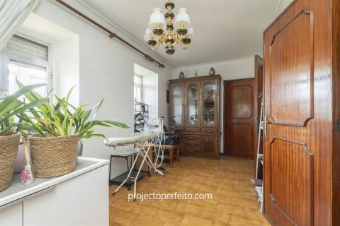 Moradia para Restaurar >=T10 Venda em Lourosa,Santa Maria da Feira