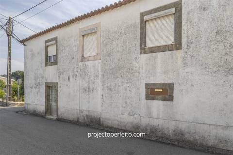 Moradia para Restaurar >=T10 Venda em Lourosa,Santa Maria da Feira