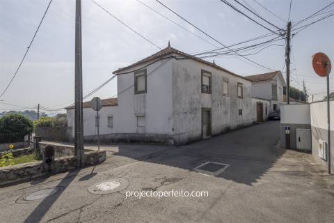 Moradia para Restaurar >=T10 Venda em Lourosa,Santa Maria da Feira