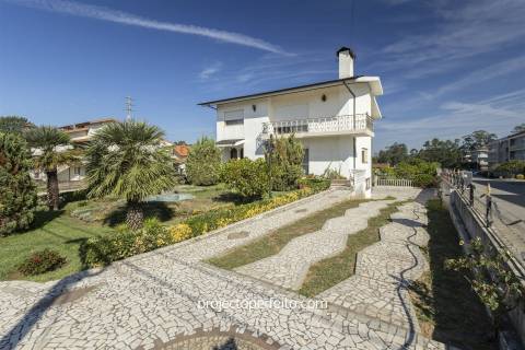 Moradia Isolada T4 Venda em Nogueira da Regedoura,Santa Maria da Feira