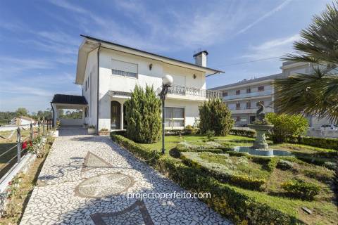 Moradia Isolada T4 Venda em Nogueira da Regedoura,Santa Maria da Feira