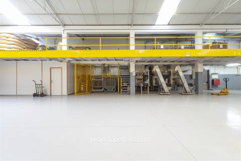 Fábrica/Indústria  Arrendamento em Lourosa,Santa Maria da Feira