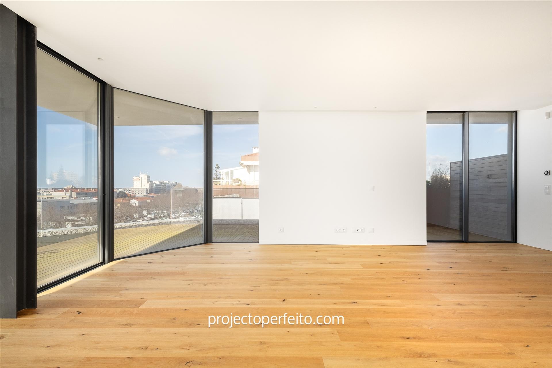 Penthouse T4 Nova com vistas fabulosas de Mar no coração de Espinho!