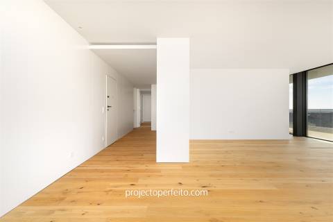 Penthouse T4 Nova com vistas fabulosas de Mar no coração de Espinho!