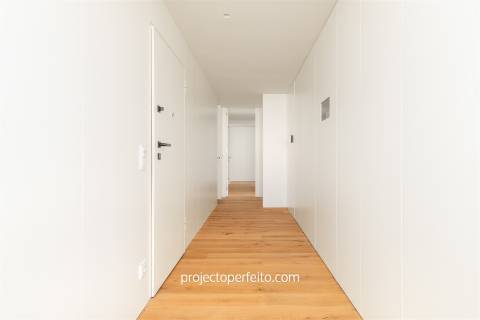 Penthouse T4 Nova com vistas fabulosas de Mar no coração de Espinho!