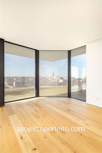 Penthouse T4 Nova com vistas fabulosas de Mar no coração de Espinho!