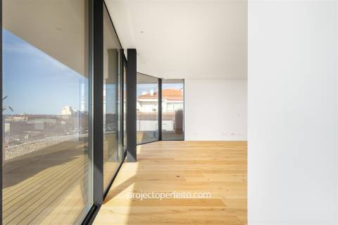 Penthouse T4 Nova com vistas fabulosas de Mar no coração de Espinho!
