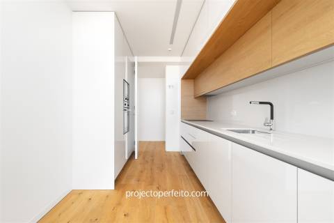 Penthouse T4 Nova com vistas fabulosas de Mar no coração de Espinho!