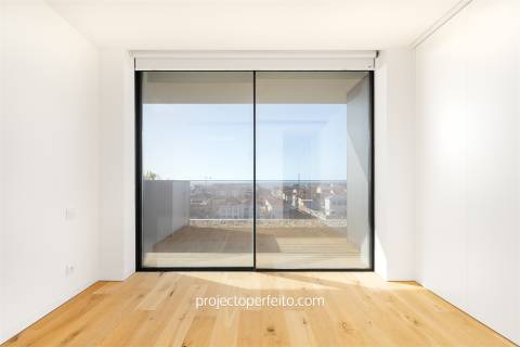Penthouse T4 Nova com vistas fabulosas de Mar no coração de Espinho!
