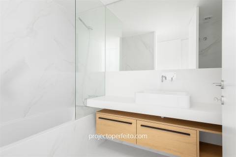 Penthouse T4 Nova com vistas fabulosas de Mar no coração de Espinho!