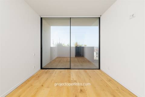 Penthouse T4 Nova com vistas fabulosas de Mar no coração de Espinho!