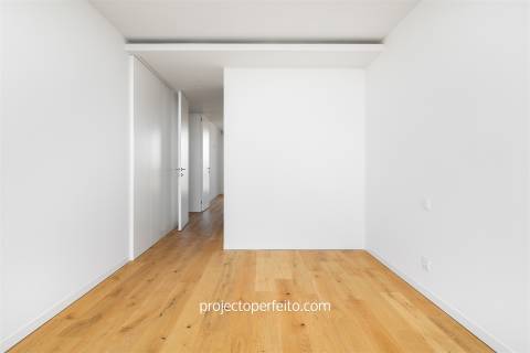 Penthouse T4 Nova com vistas fabulosas de Mar no coração de Espinho!