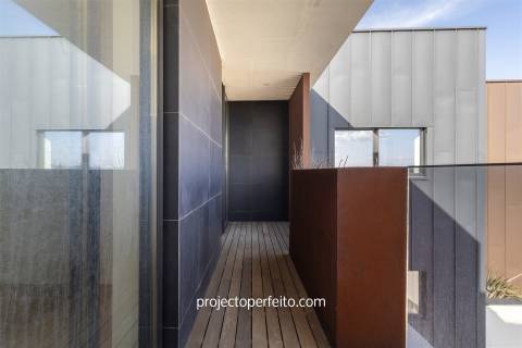 Penthouse T4 Nova com vistas fabulosas de Mar no coração de Espinho!