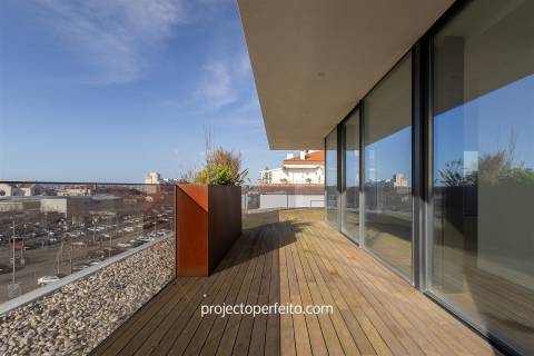 Penthouse T4 Nova com vistas fabulosas de Mar no coração de Espinho!