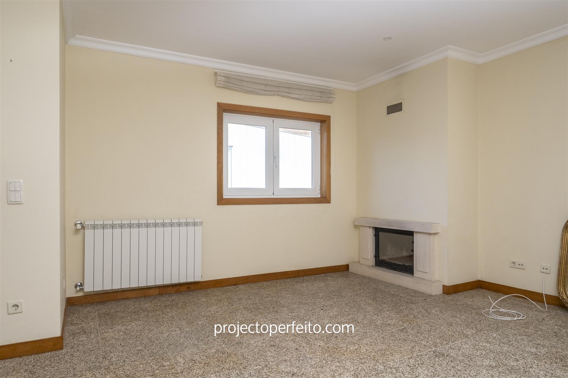Moradia Geminada T3+1 Venda em São Félix da Marinha,Vila Nova de Gaia