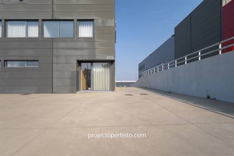 Armazém  Venda em Fiães,Santa Maria da Feira