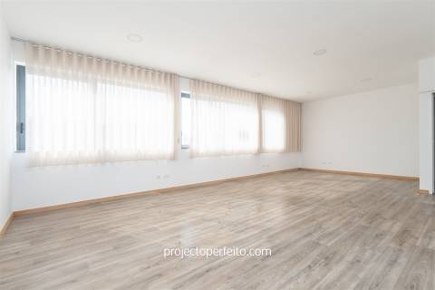 Armazém  Venda em Fiães,Santa Maria da Feira