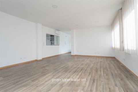 Armazém  Venda em Fiães,Santa Maria da Feira