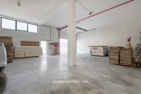 Armazém  Venda em Fiães,Santa Maria da Feira