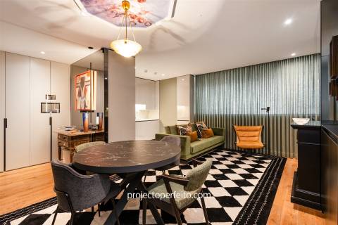 Apartamento T2 para venda em Espinho, vendido completamente mobilado e equipado.