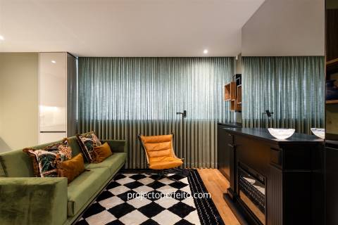 Apartamento T2 para venda em Espinho, vendido completamente mobilado e equipado.