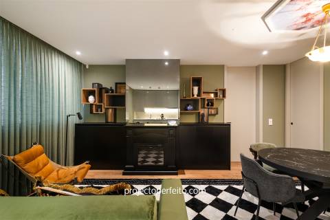 Apartamento T2 para venda em Espinho, vendido completamente mobilado e equipado.