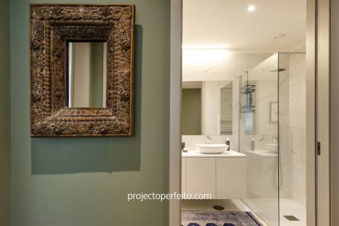 Apartamento T2 para venda em Espinho, vendido completamente mobilado e equipado.