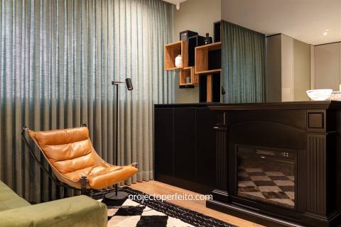 Apartamento T2 para venda em Espinho, vendido completamente mobilado e equipado.