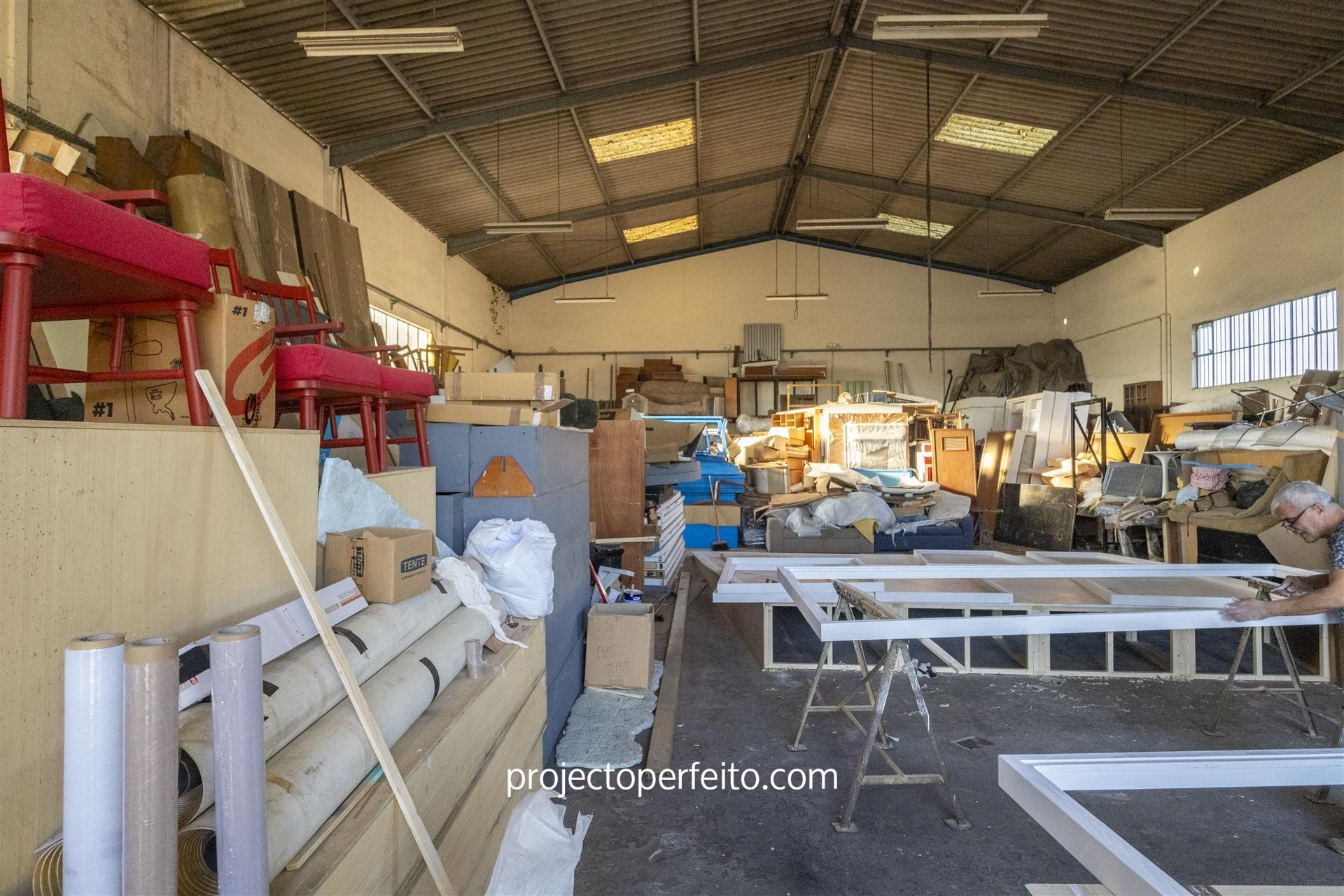 Armazém  Venda em Serzedo e Perosinho,Vila Nova de Gaia