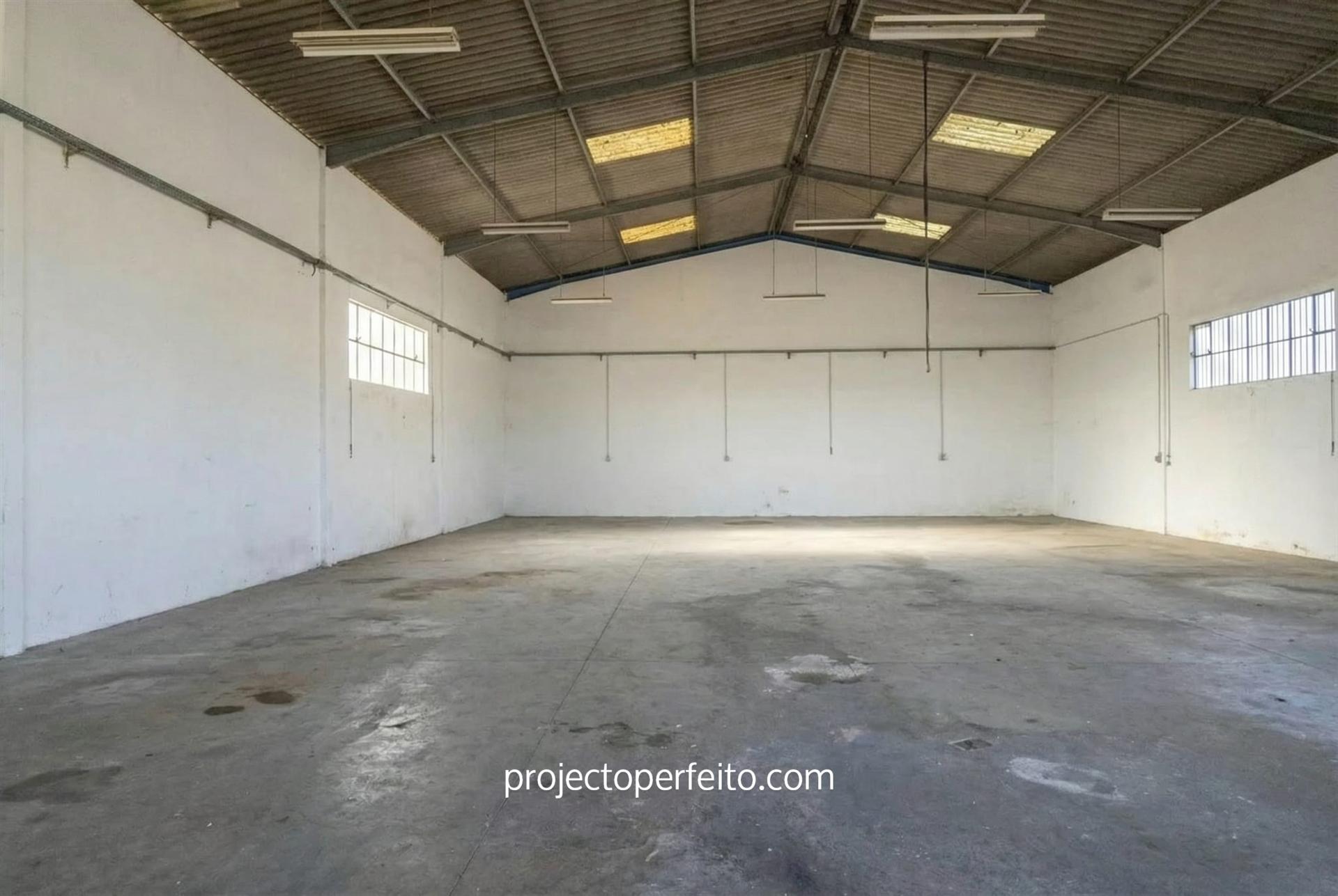 Armazém  Venda em Serzedo e Perosinho,Vila Nova de Gaia