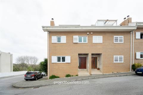 Moradia Geminada T3+1 Venda em São Félix da Marinha,Vila Nova de Gaia