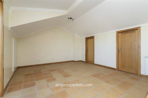 Moradia Geminada T3+1 Venda em São Félix da Marinha,Vila Nova de Gaia