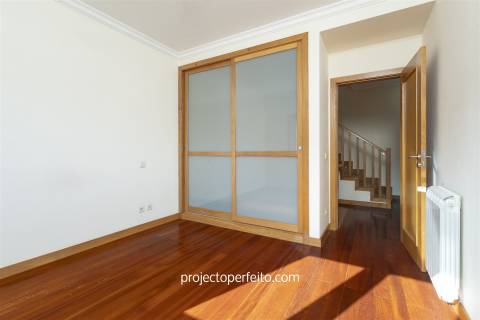 Moradia Geminada T3+1 Venda em São Félix da Marinha,Vila Nova de Gaia